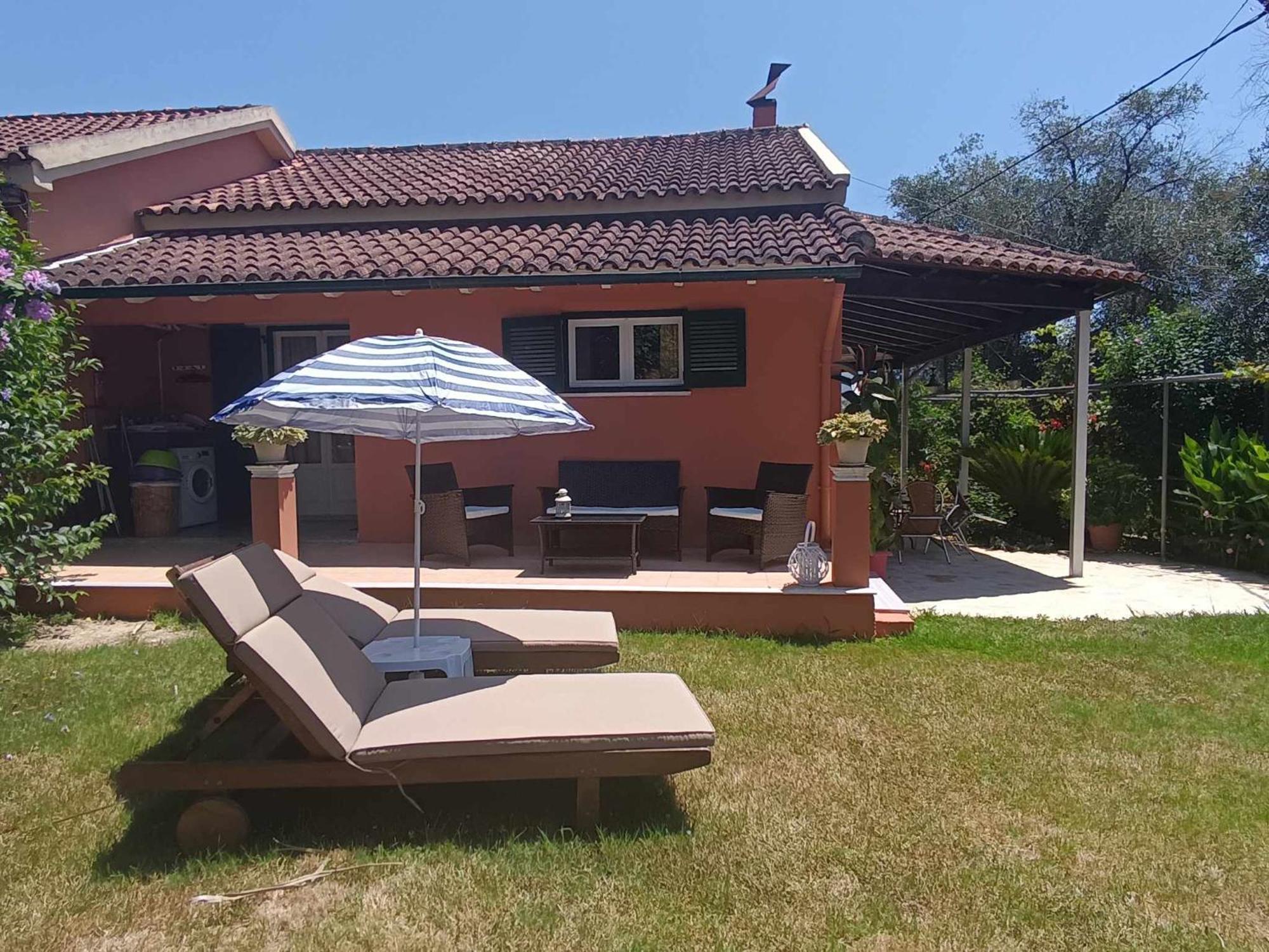 Lora's House Velonádes